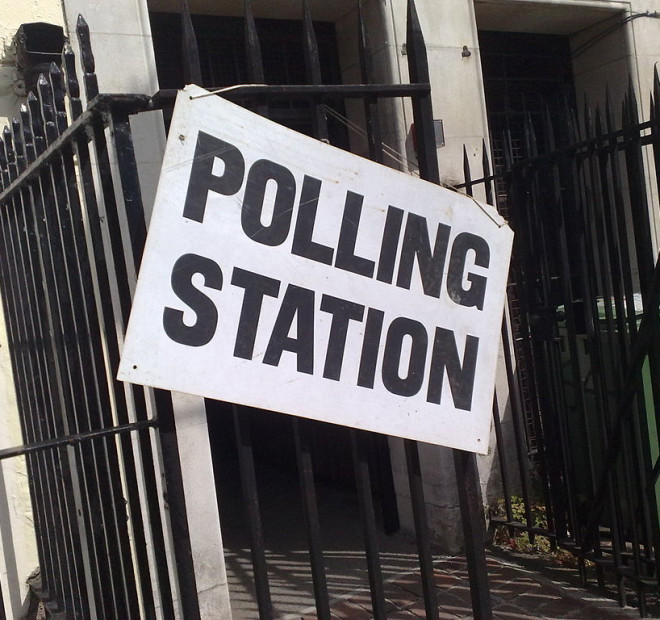 1024px UK polling station sign